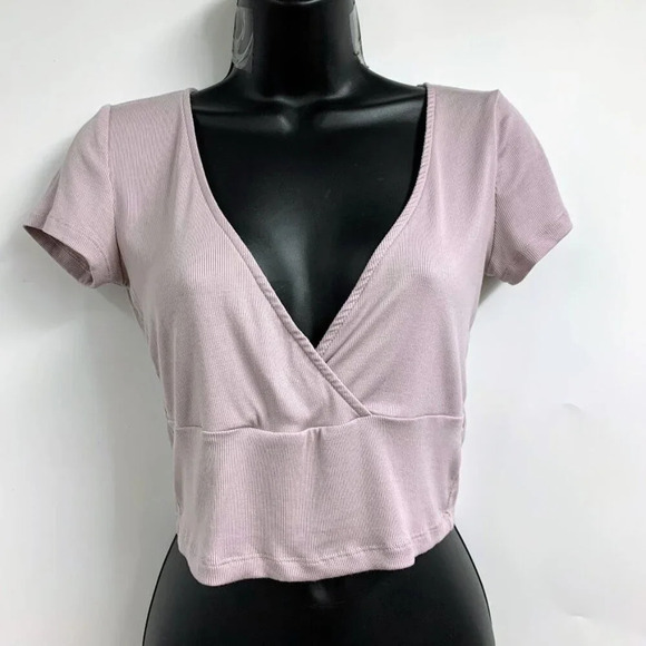 Aritzia Tops - Aritzia Sunday Best Women's‎ Ribbed V Neck Short Sleeve Shirt Size S